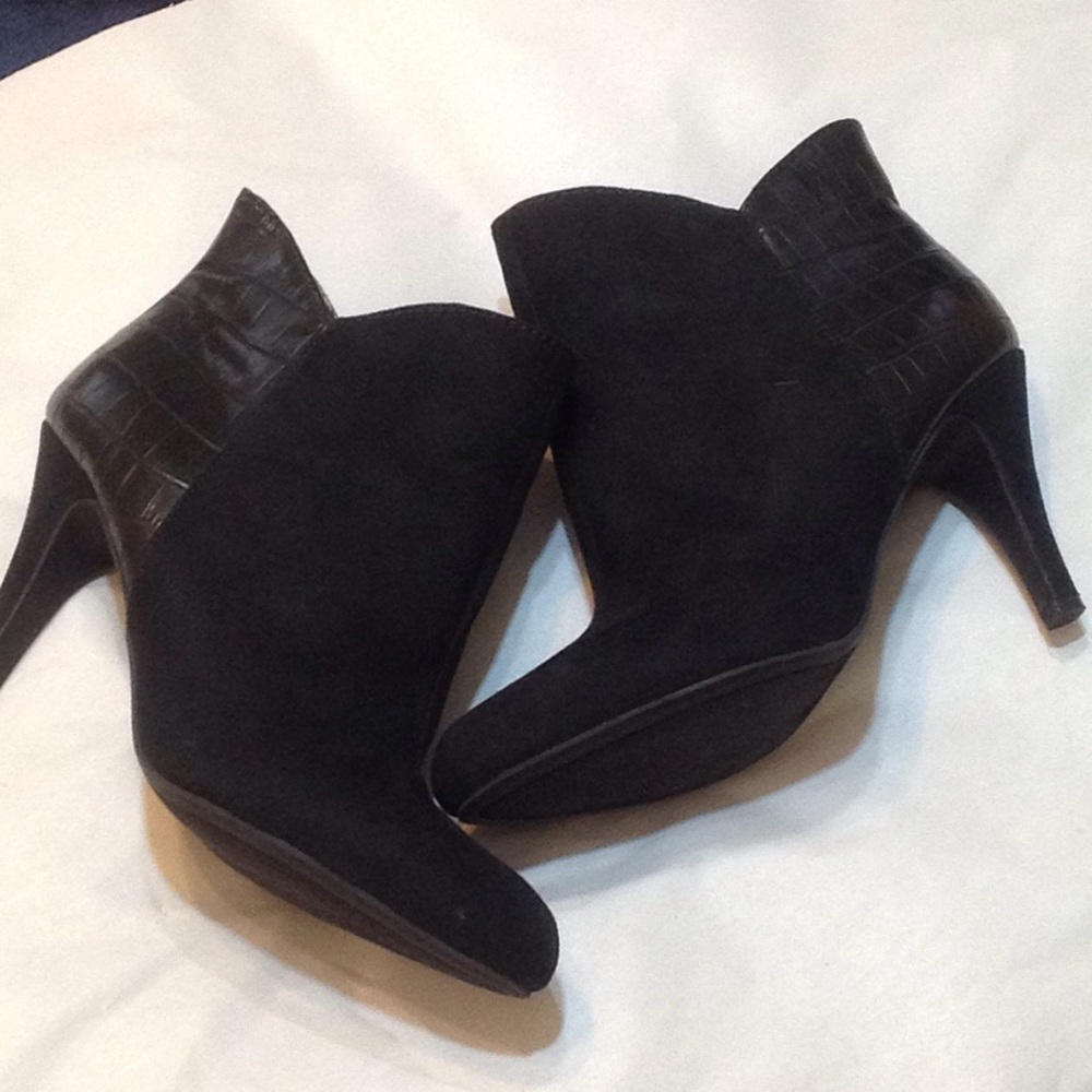 Express ankle boots size 8